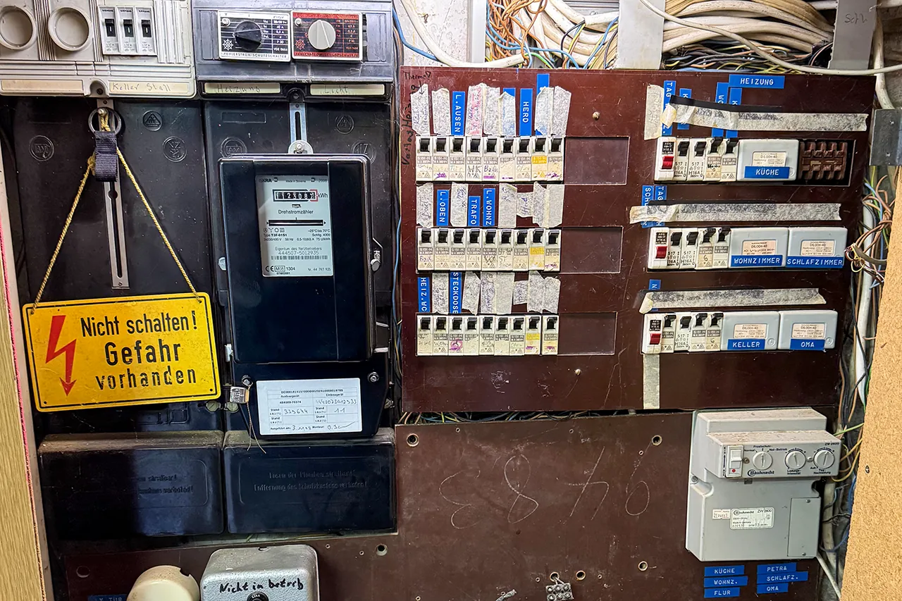 Ältere Elektroverteilung im Bestand